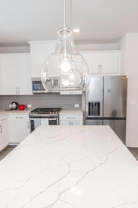 New Spacious 3 Bedroom Suite Garage Parking Free Wi-Fi Office Space And Patio View Duluth Kültér fotó