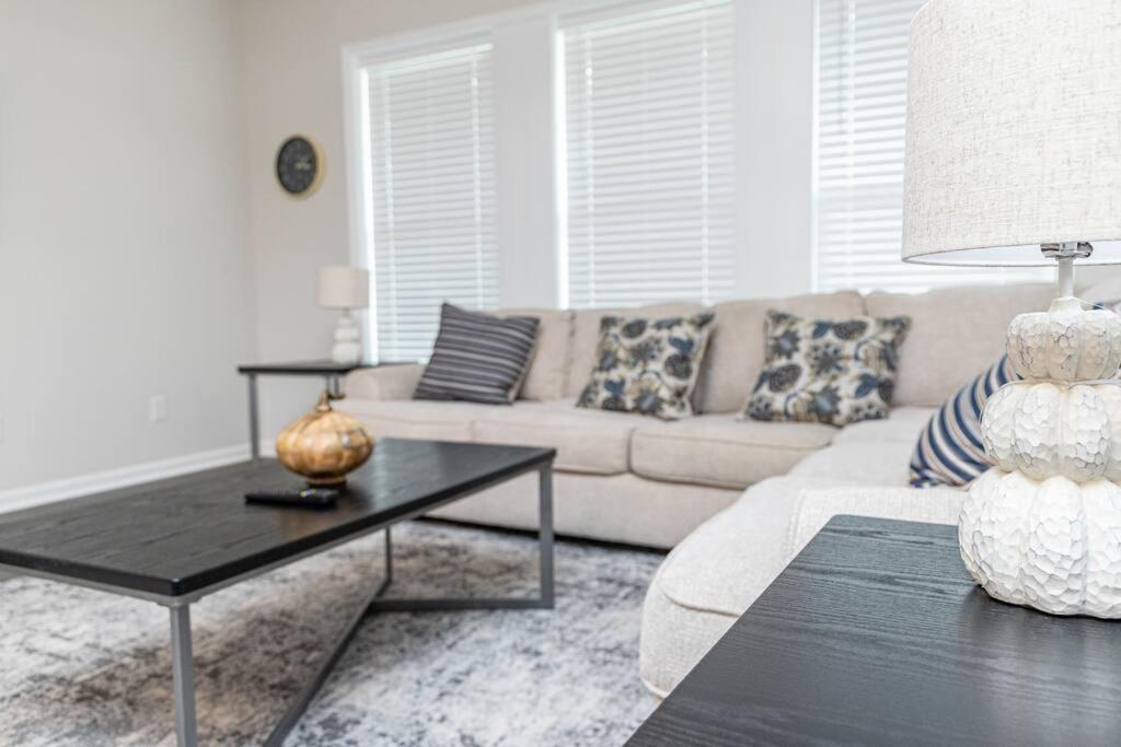 New Spacious 3 Bedroom Suite Garage Parking Free Wi-Fi Office Space And Patio View Duluth Kültér fotó