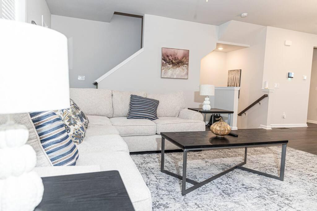 New Spacious 3 Bedroom Suite Garage Parking Free Wi-Fi Office Space And Patio View Duluth Kültér fotó