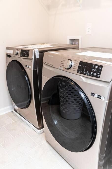 New Spacious 3 Bedroom Suite Garage Parking Free Wi-Fi Office Space And Patio View Duluth Kültér fotó