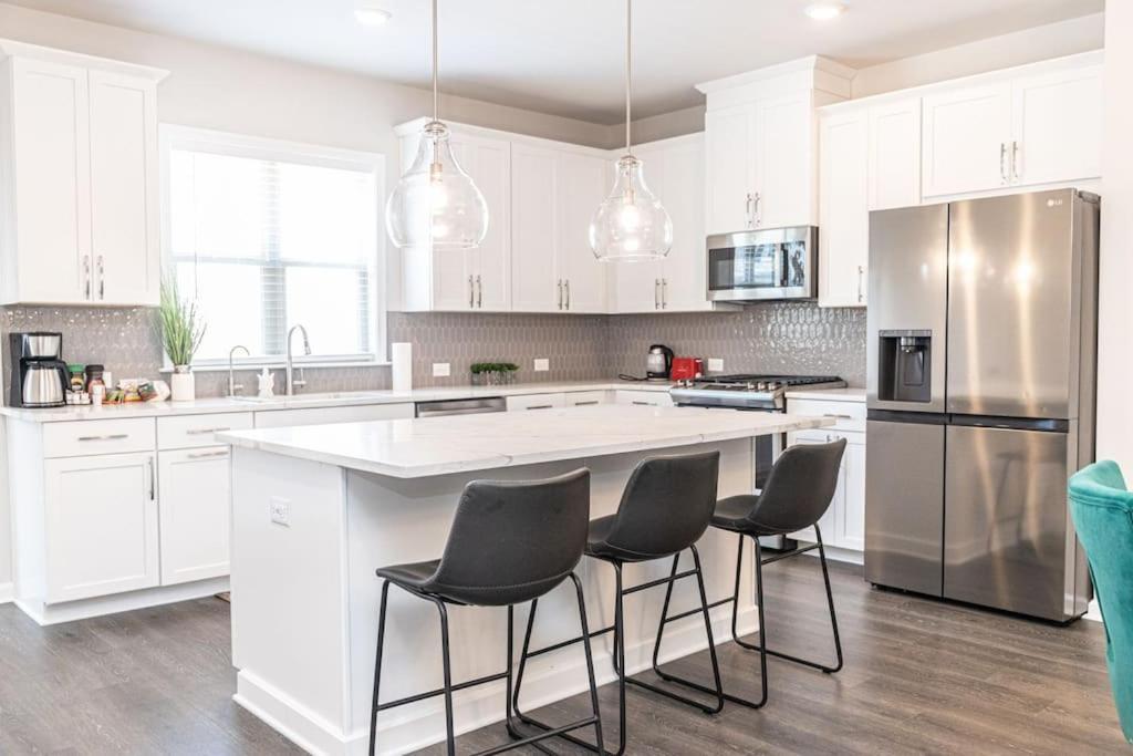 New Spacious 3 Bedroom Suite Garage Parking Free Wi-Fi Office Space And Patio View Duluth Kültér fotó