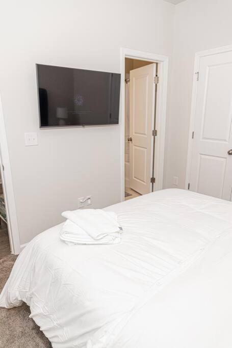 New Spacious 3 Bedroom Suite Garage Parking Free Wi-Fi Office Space And Patio View Duluth Kültér fotó