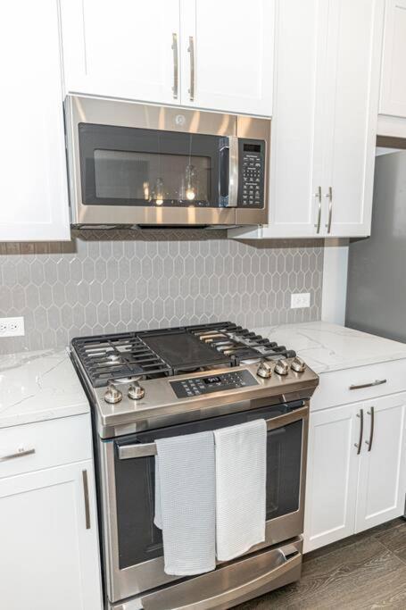 New Spacious 3 Bedroom Suite Garage Parking Free Wi-Fi Office Space And Patio View Duluth Kültér fotó