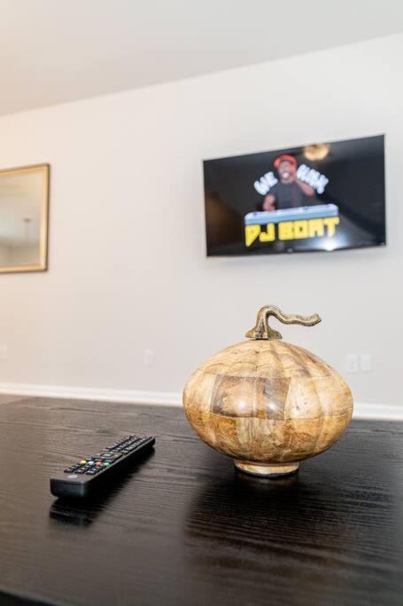 New Spacious 3 Bedroom Suite Garage Parking Free Wi-Fi Office Space And Patio View Duluth Kültér fotó