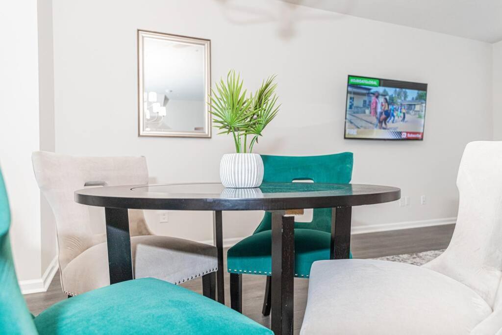 New Spacious 3 Bedroom Suite Garage Parking Free Wi-Fi Office Space And Patio View Duluth Kültér fotó