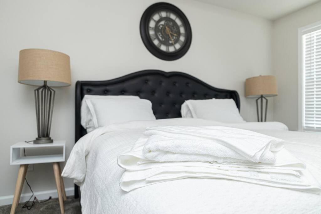 New Spacious 3 Bedroom Suite Garage Parking Free Wi-Fi Office Space And Patio View Duluth Kültér fotó